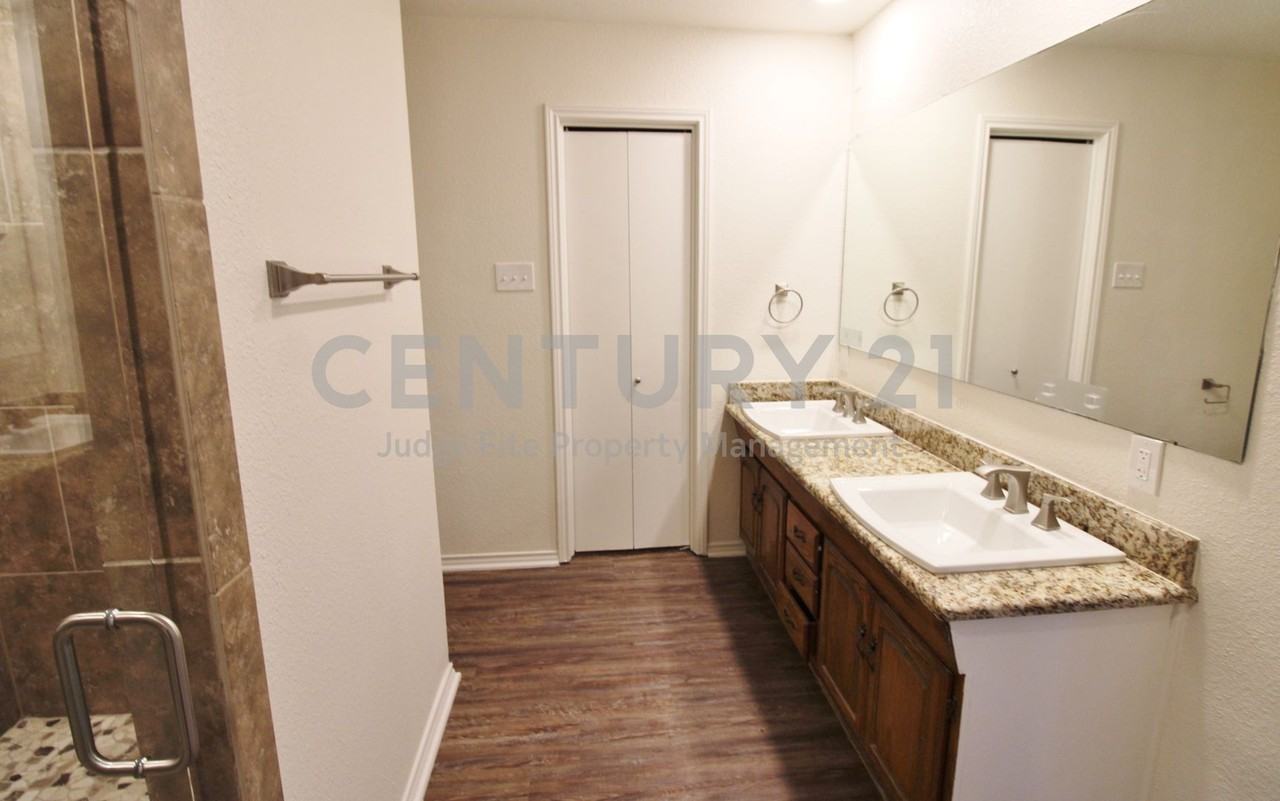 313 Woodhaven Dr - Photo 6 of 13