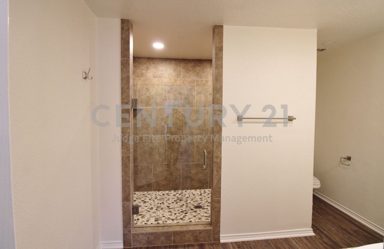 313 Woodhaven Dr - Photo 7 of 13