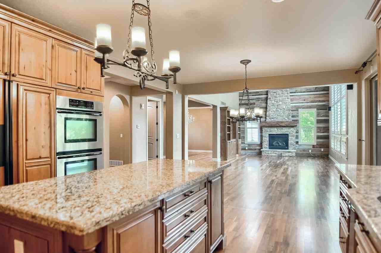 9701 Sunset Hill Pl - Photo 5 of 50