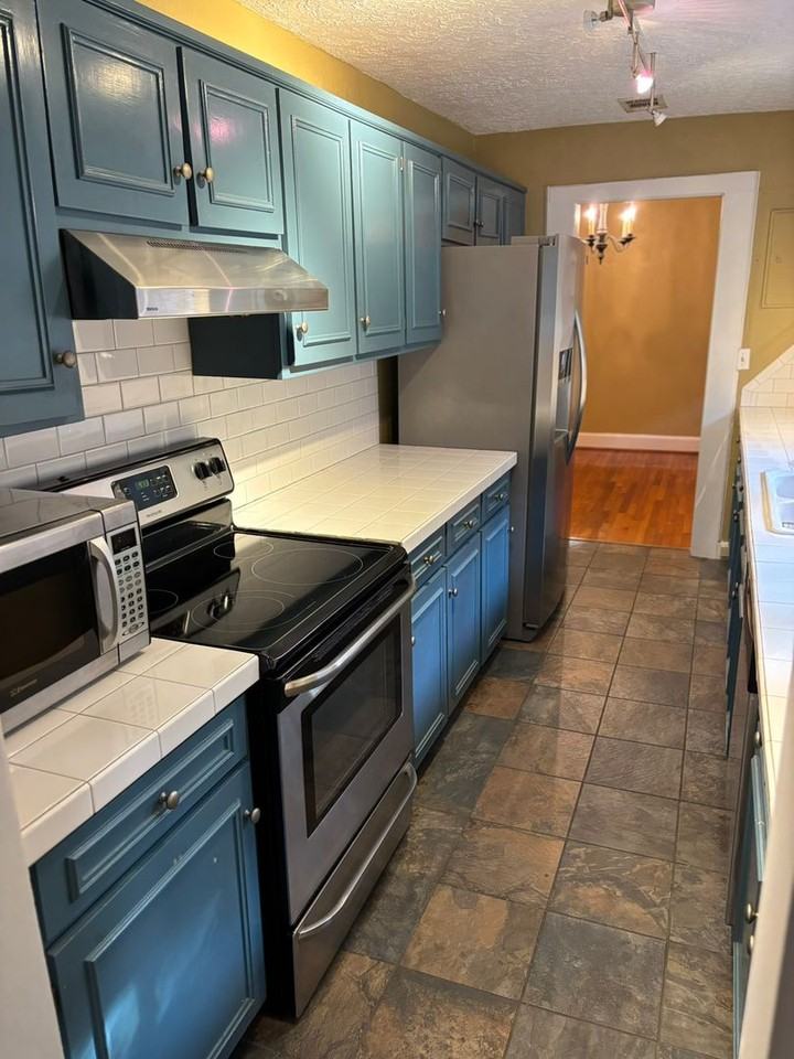 1221 Owsley Ave - Photo 3 of 19