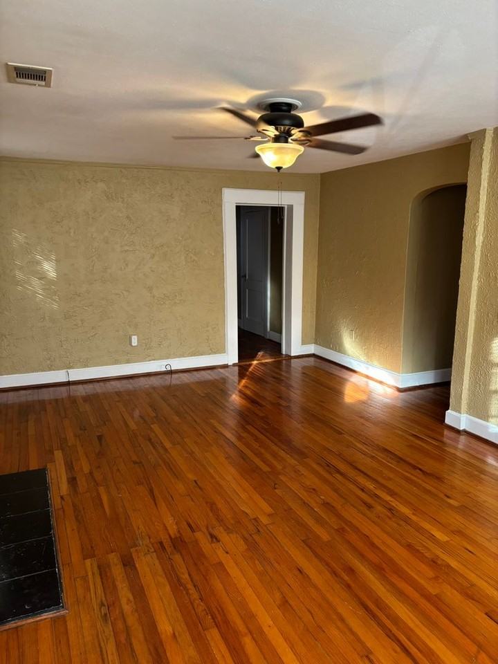 1221 Owsley Ave - Photo 6 of 19