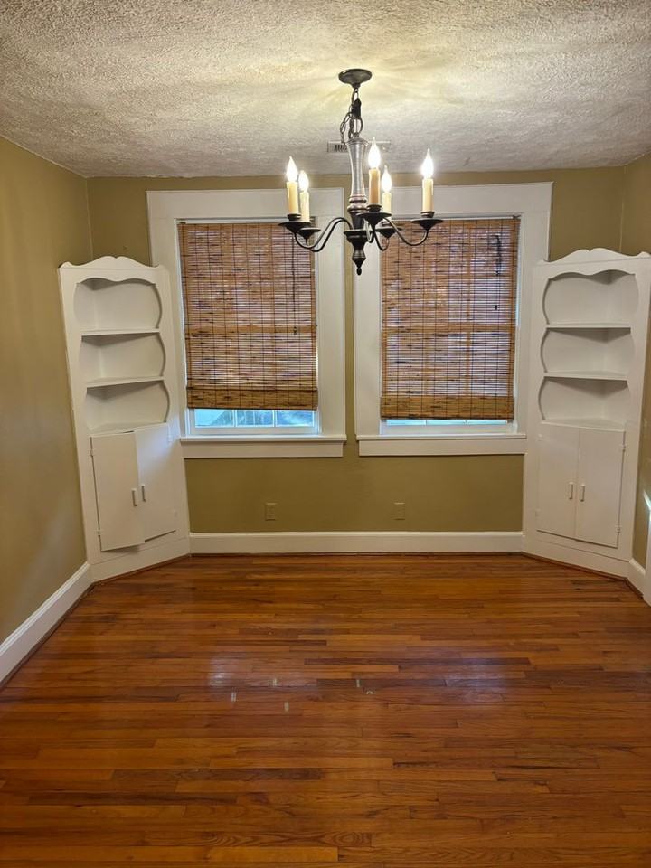 1221 Owsley Ave - Photo 7 of 19