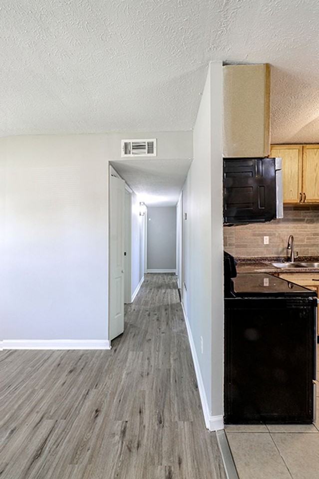 9625 Scarborough Ave - Photo 2 of 25