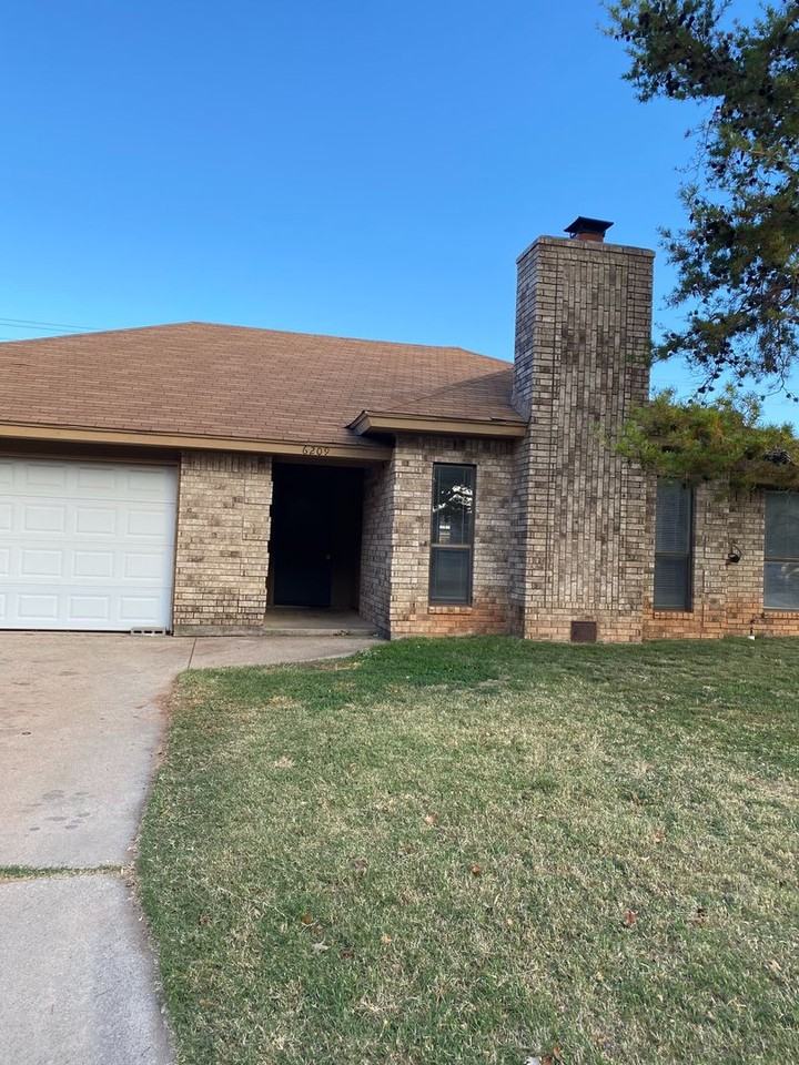 6209 Live Oak Trl - Photo 2 of 29