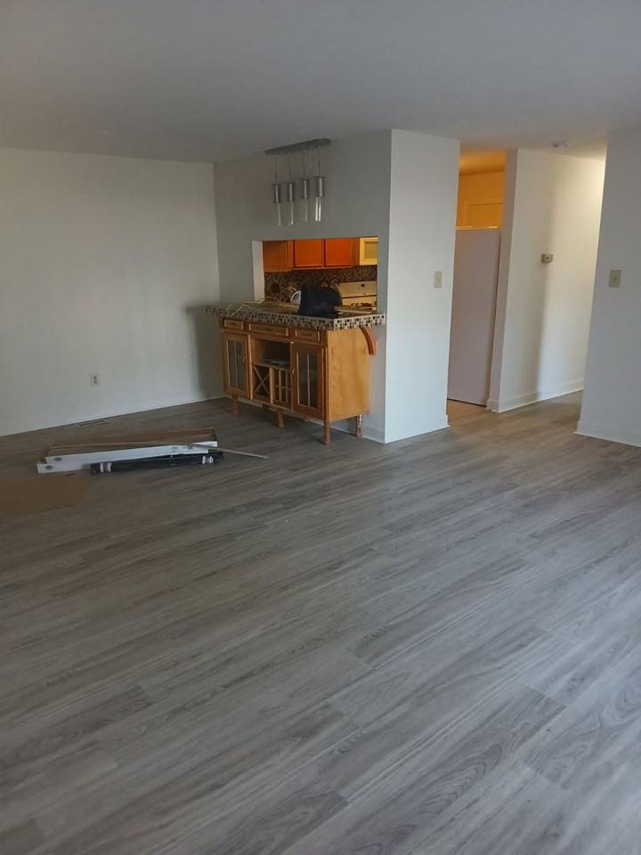 215 Stockton Ct - Photo 4 of 17