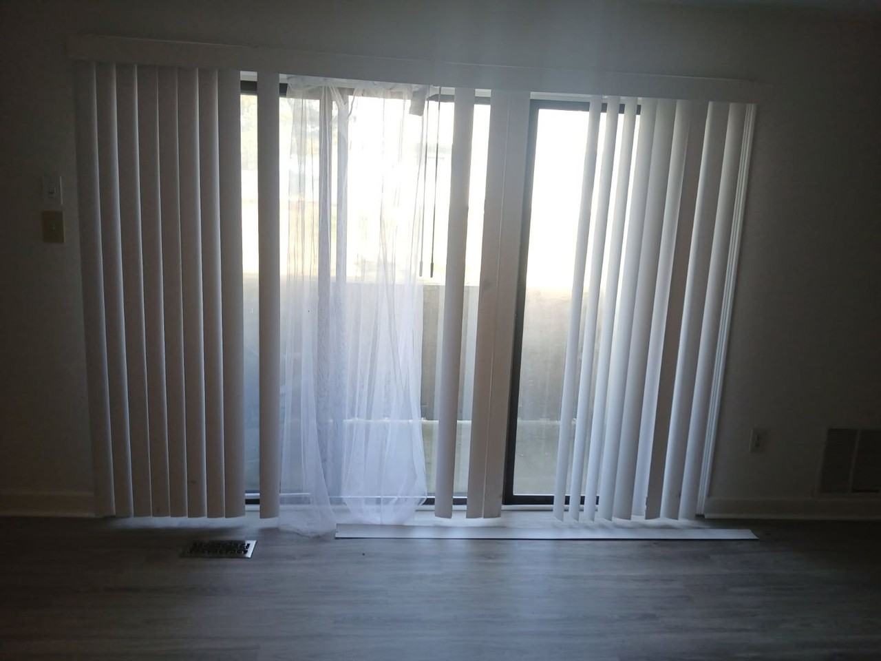 215 Stockton Ct - Photo 6 of 17