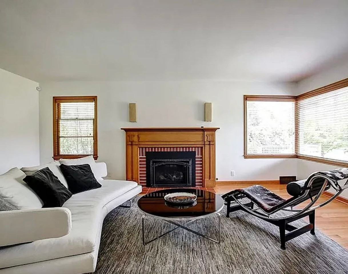 911 Broadway E - Photo 2 of 23