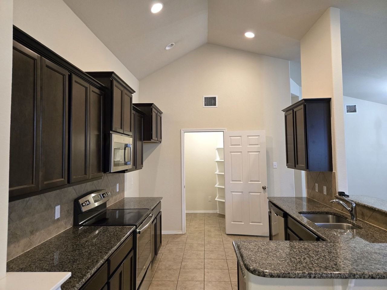 9429 Centennial Dr - Photo 6 of 21