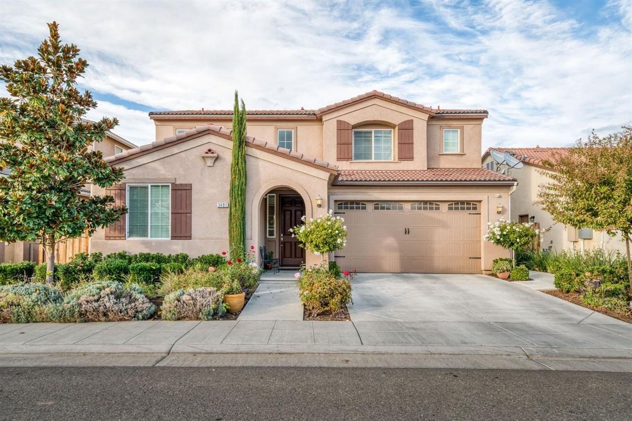 3481 Griffith Ave - Photo 3 of 34