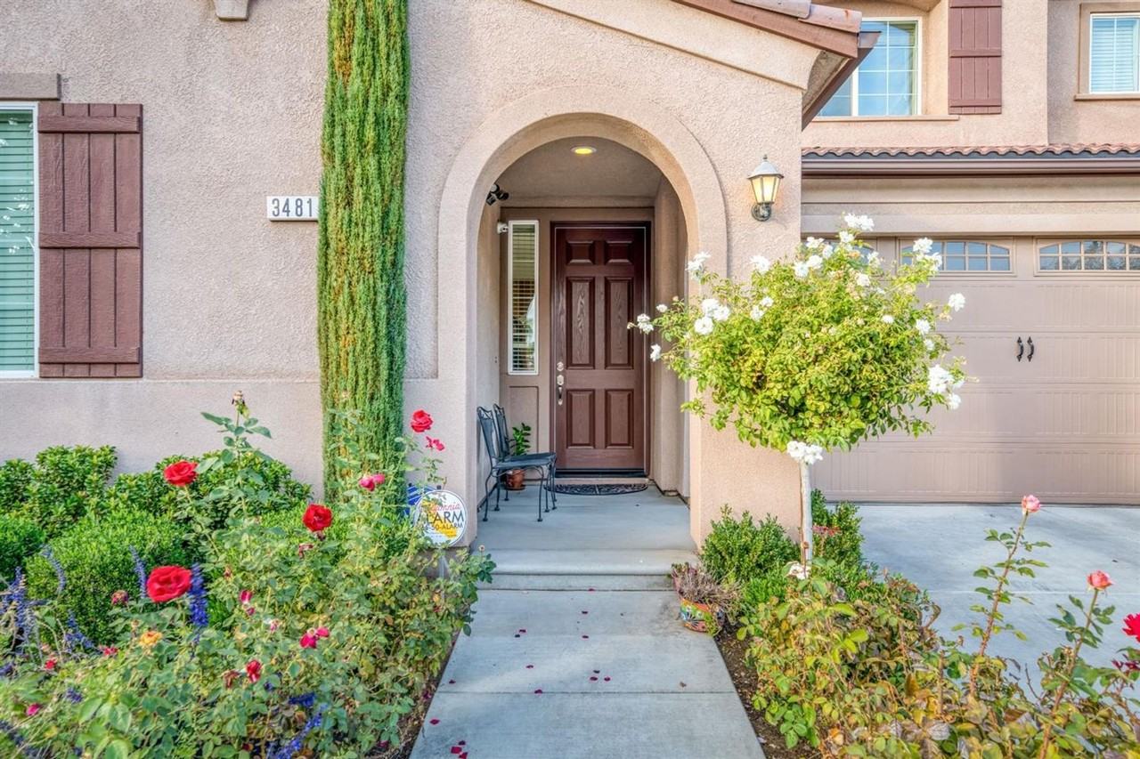 3481 Griffith Ave - Photo 5 of 34