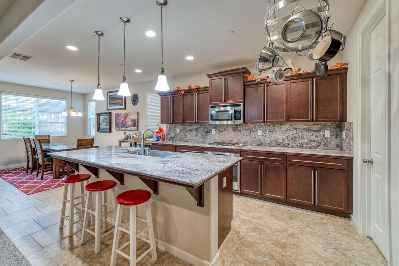 3481 Griffith Ave - Photo 7 of 34