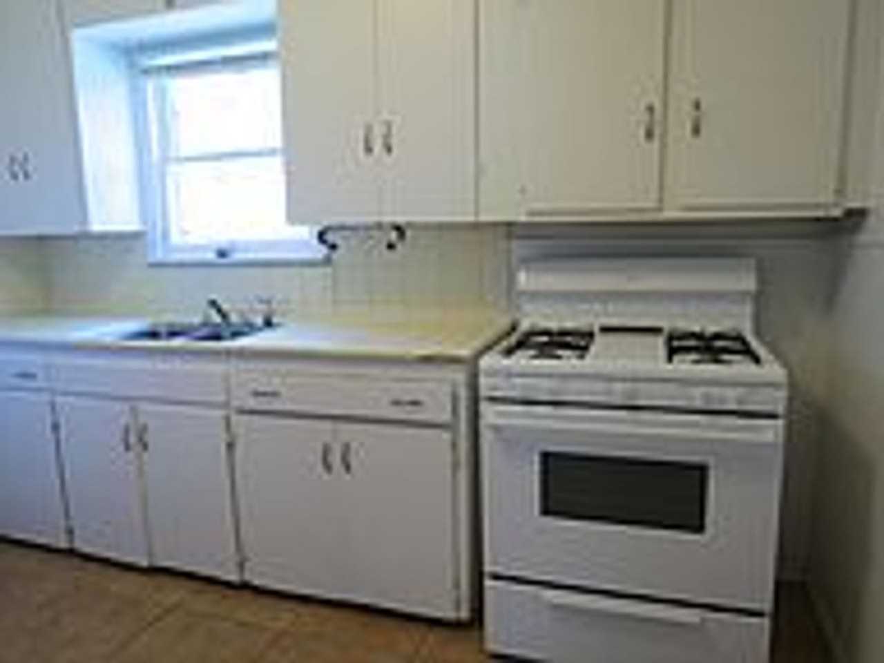 1208 E 31st St - Photo 2 of 10