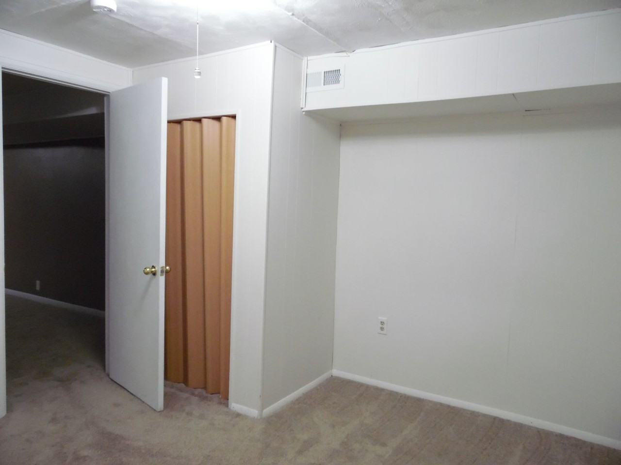 7001 Windsor Blvd - Photo 3 of 26