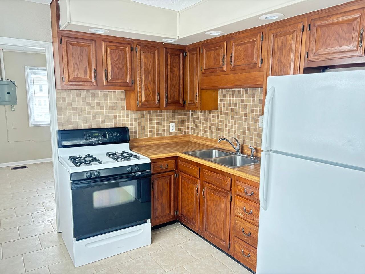 2526 Clara Ave - Photo 4 of 13