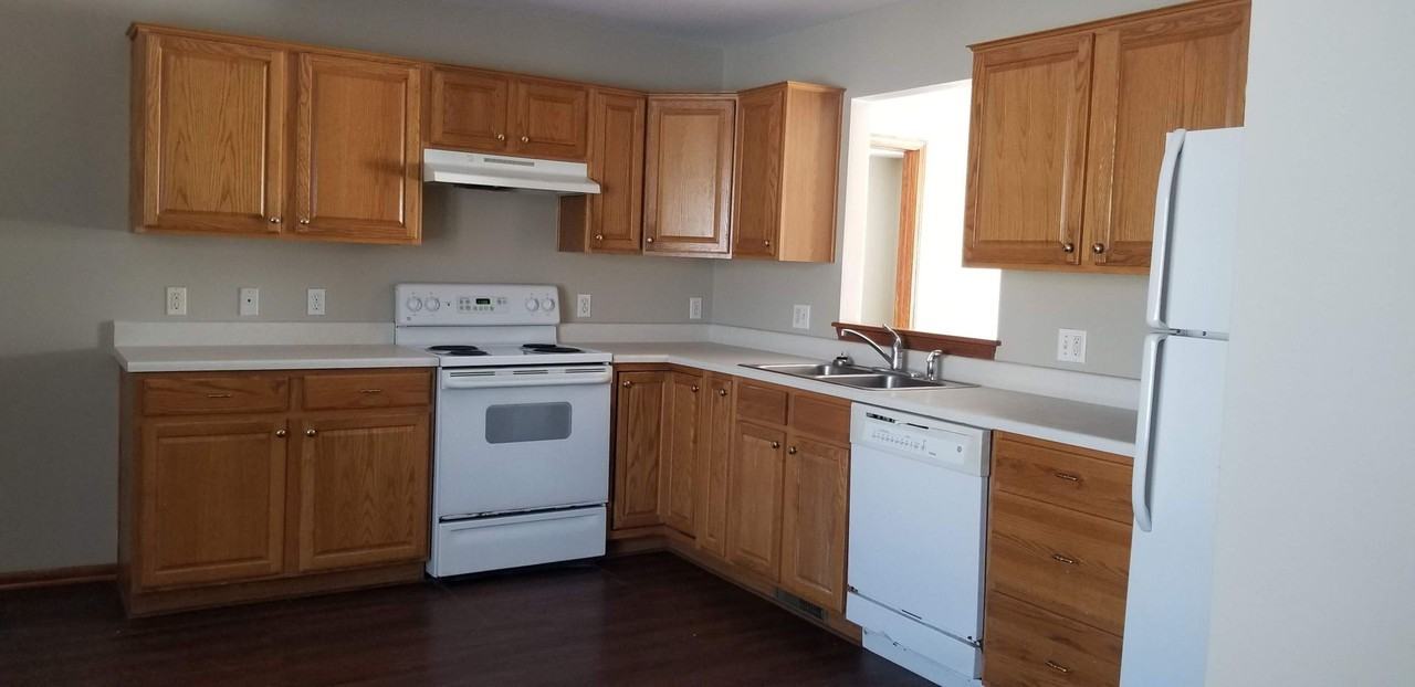 3717 Shadow Creek Dr - Photo 2 of 14