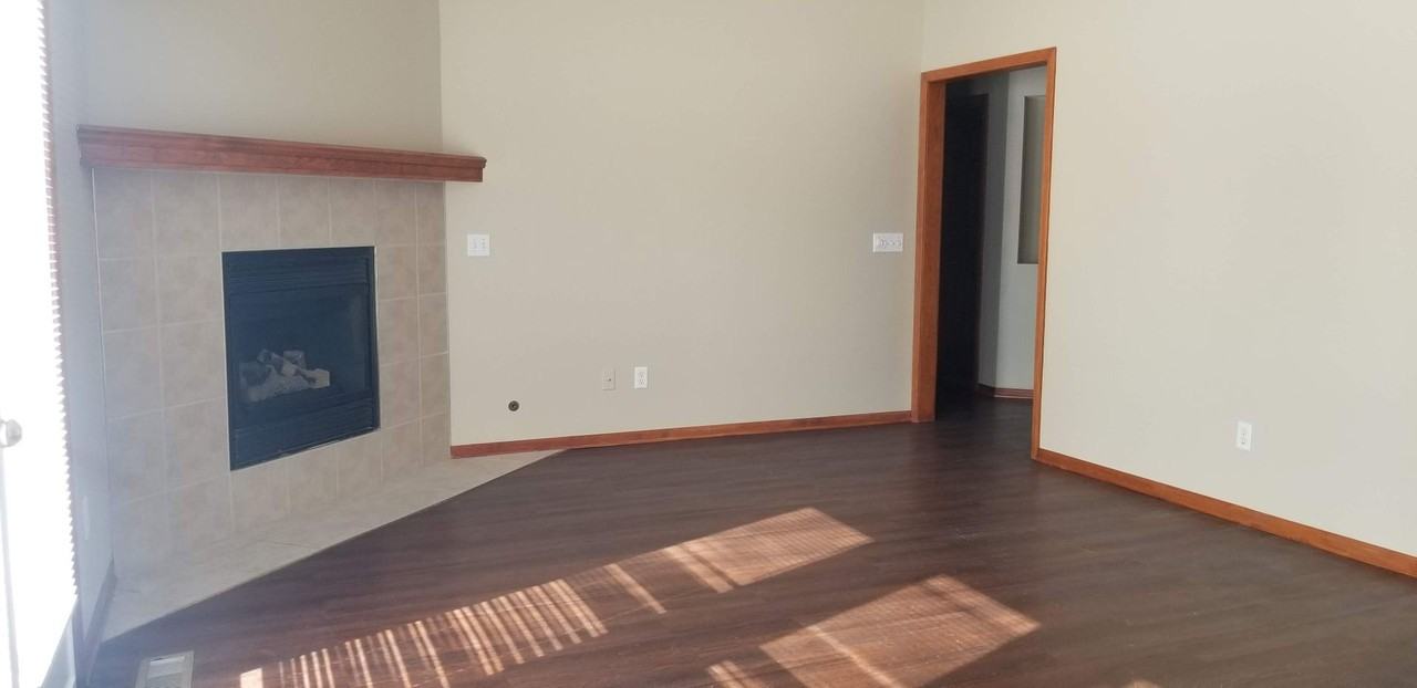 3717 Shadow Creek Dr - Photo 5 of 14