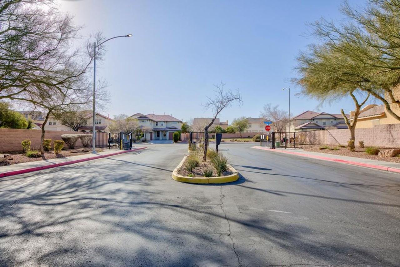 5650 Saint Elias St - Photo 2 of 25