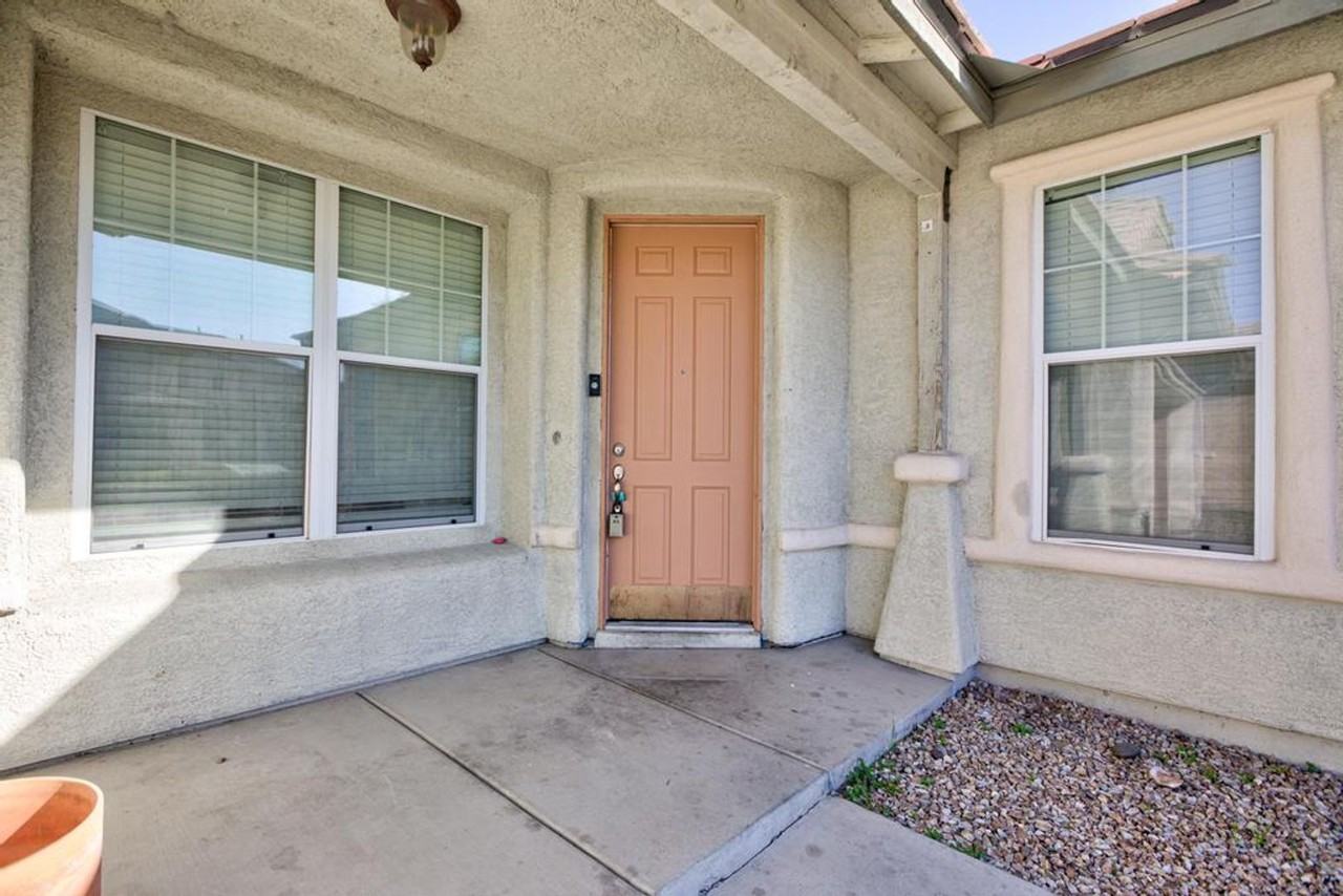 5650 Saint Elias St - Photo 3 of 25