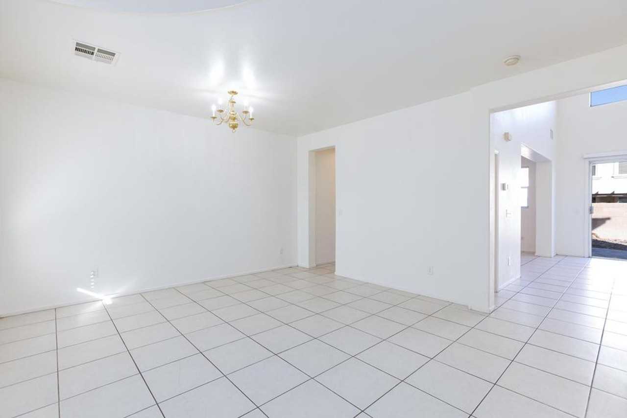 5650 Saint Elias St - Photo 4 of 25