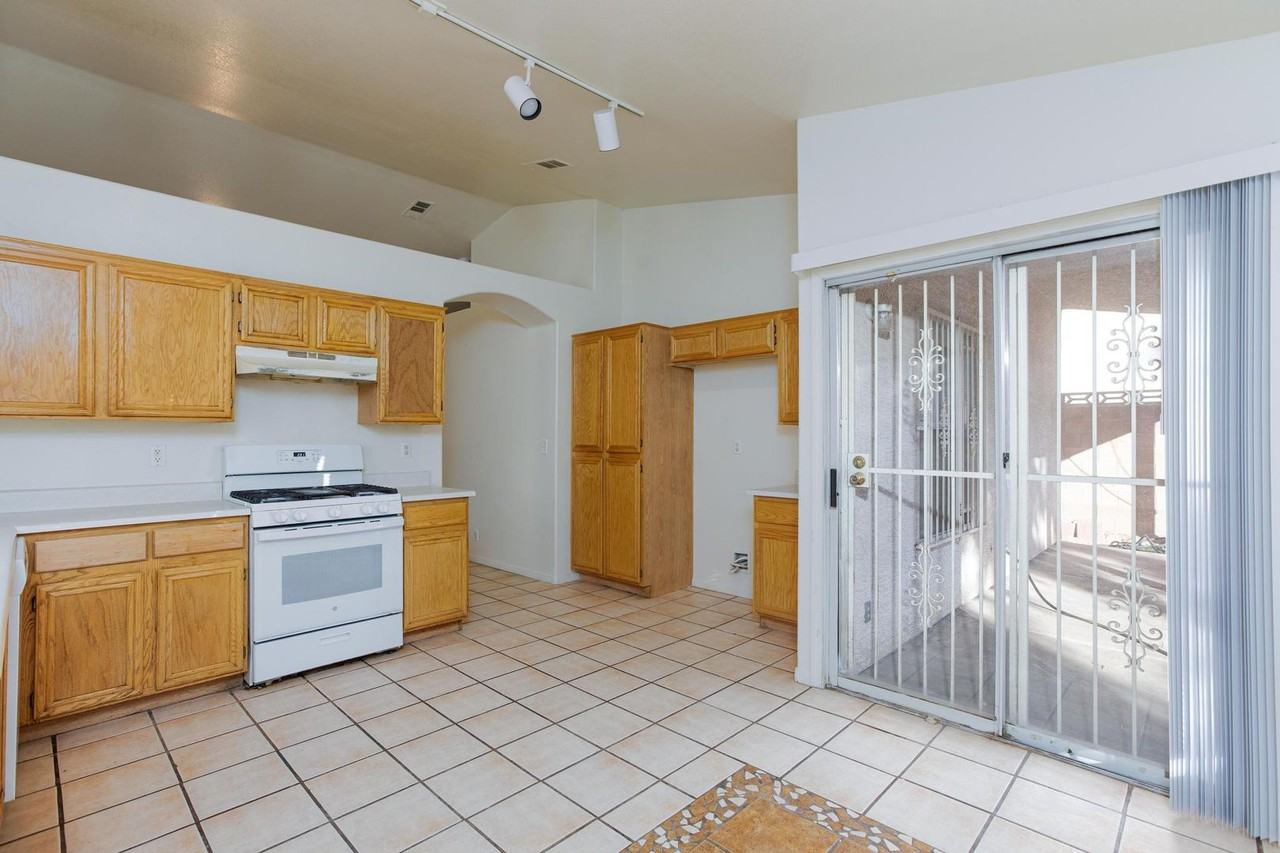 6629 Beach Plum Way - Photo 3 of 20