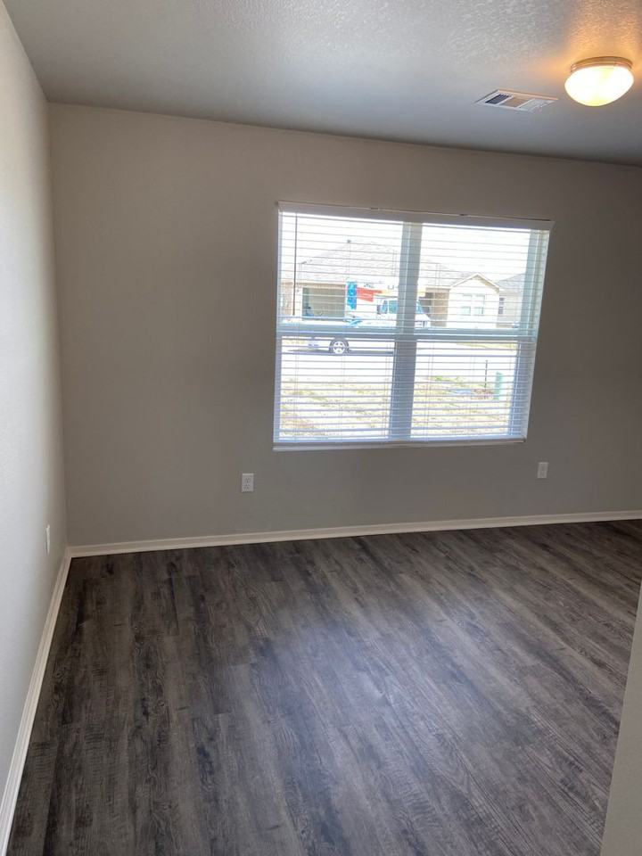 3817 Keeneland Dr - Photo 6 of 23