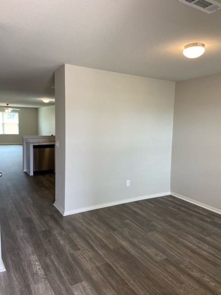 10600 Darla Ln - Photo 5 of 24