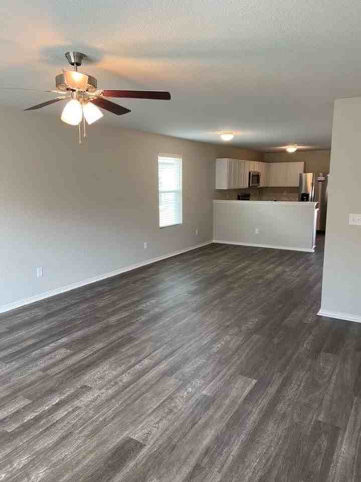 10600 Darla Ln - Photo 6 of 24