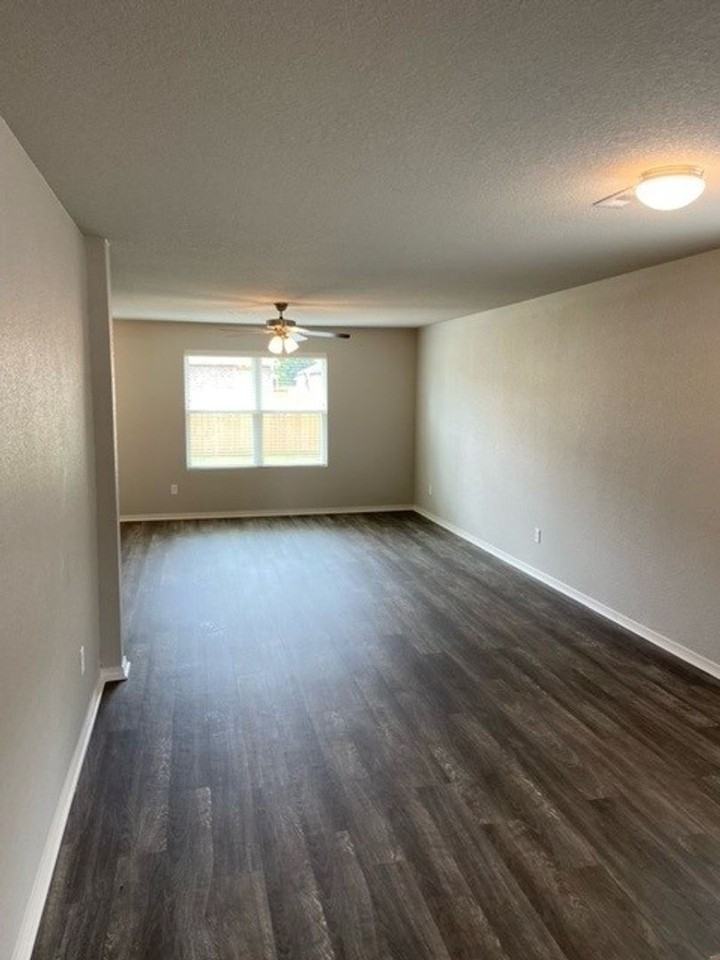 10600 Darla Ln - Photo 7 of 24