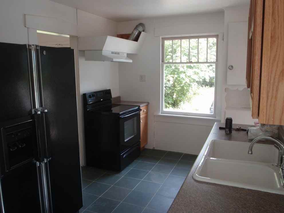 740 N Forest St - Photo 4 of 8