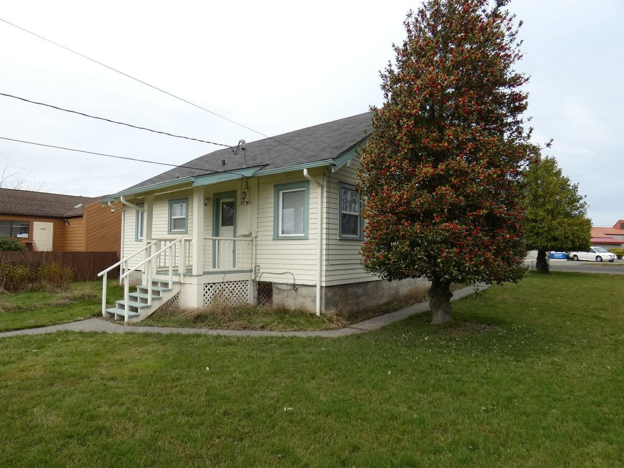 1022 Caroline St - Photo 2 of 23