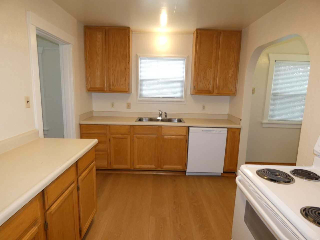 1022 Caroline St - Photo 6 of 23