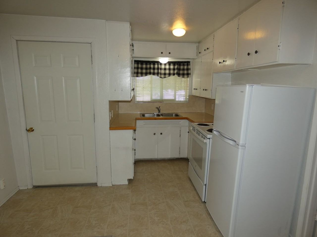 W 6th St - Photo 4 of 12