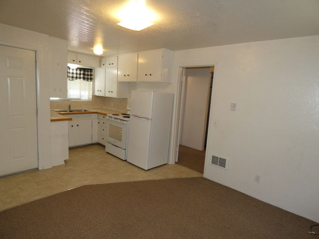 W 6th St - Photo 5 of 12