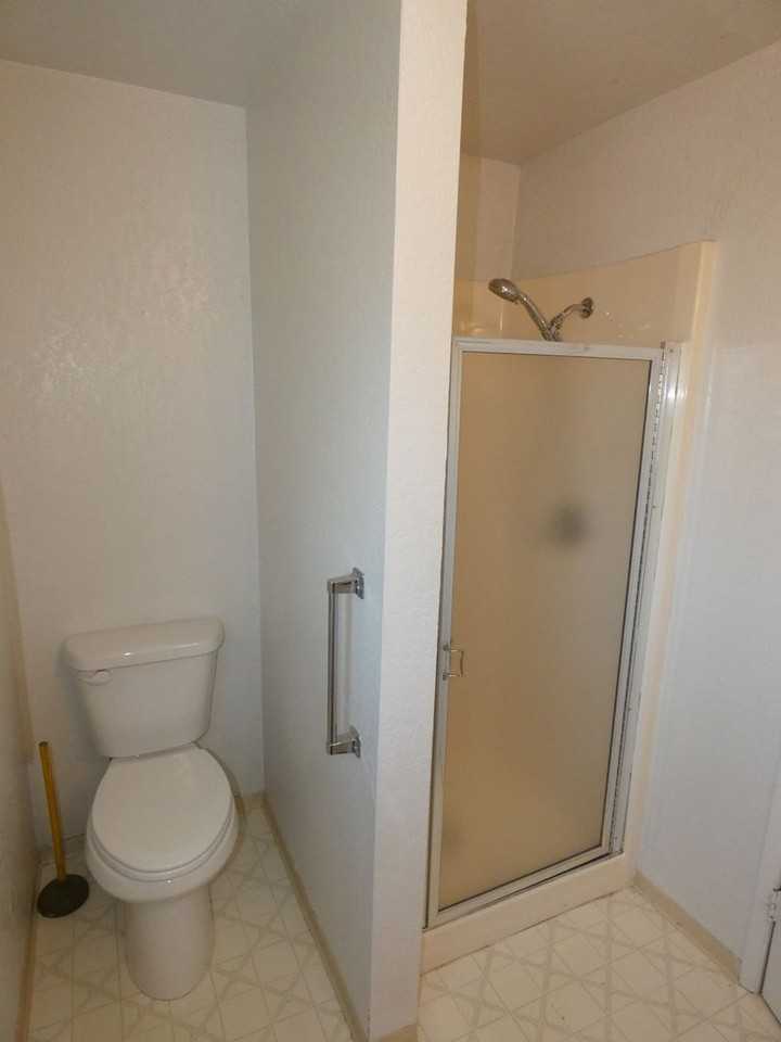 W 6th St - Photo 7 of 12