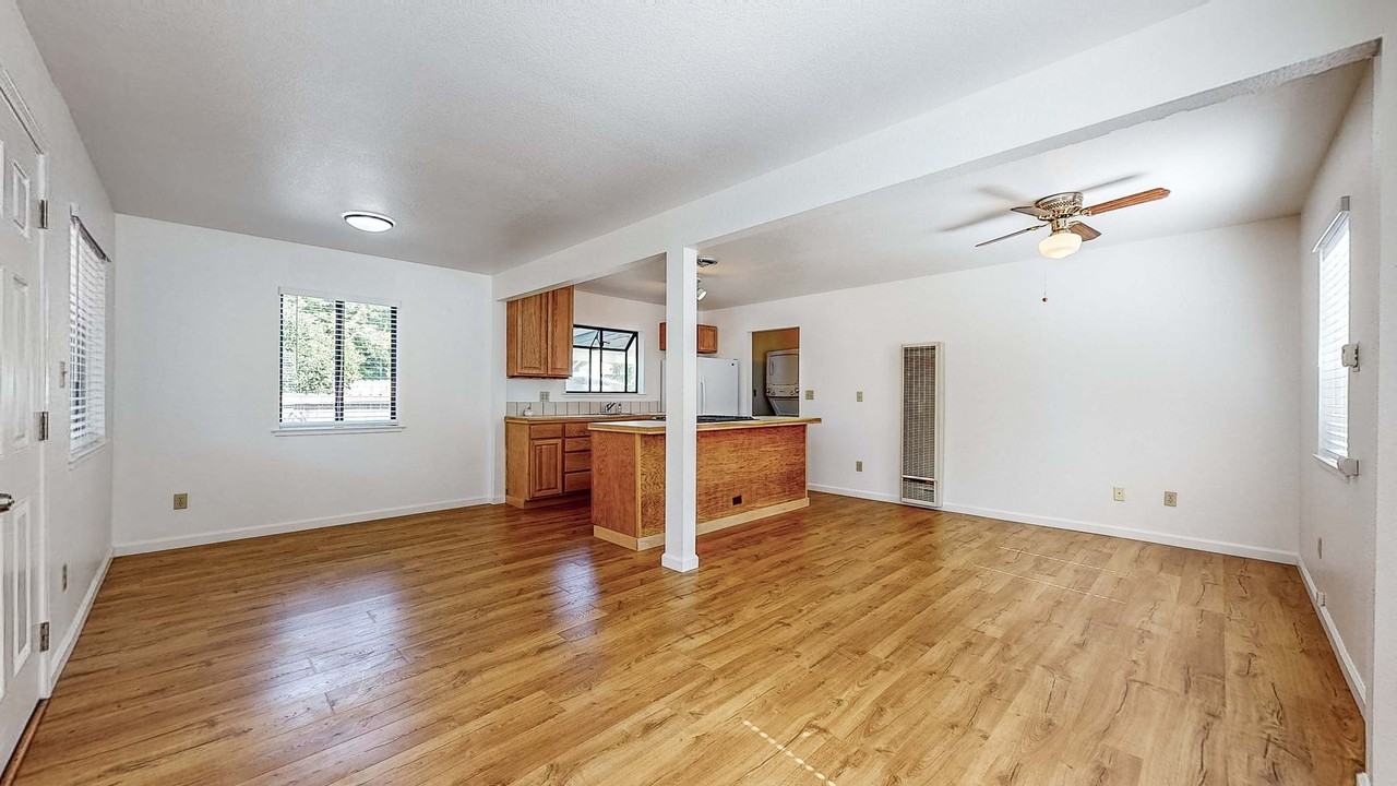 13910 Village Ave - Photo 3 of 29