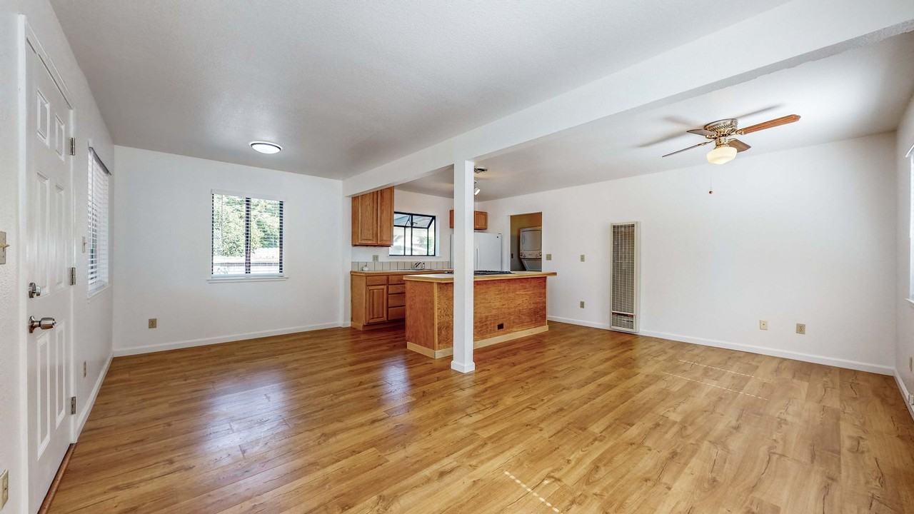 13910 Village Ave - Photo 5 of 29