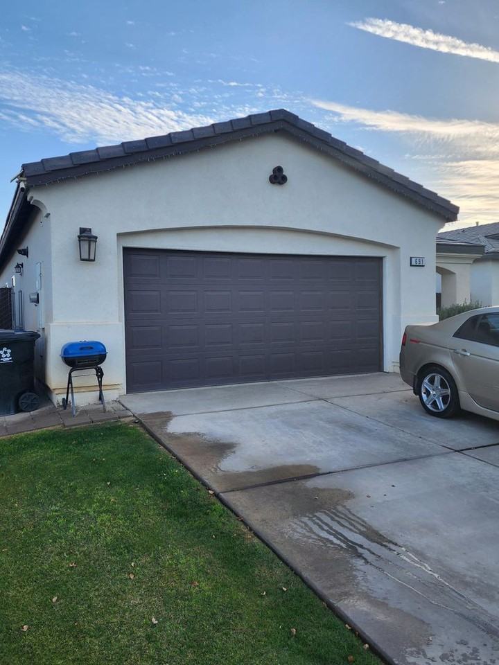 691 Diamond St - Photo 3 of 3