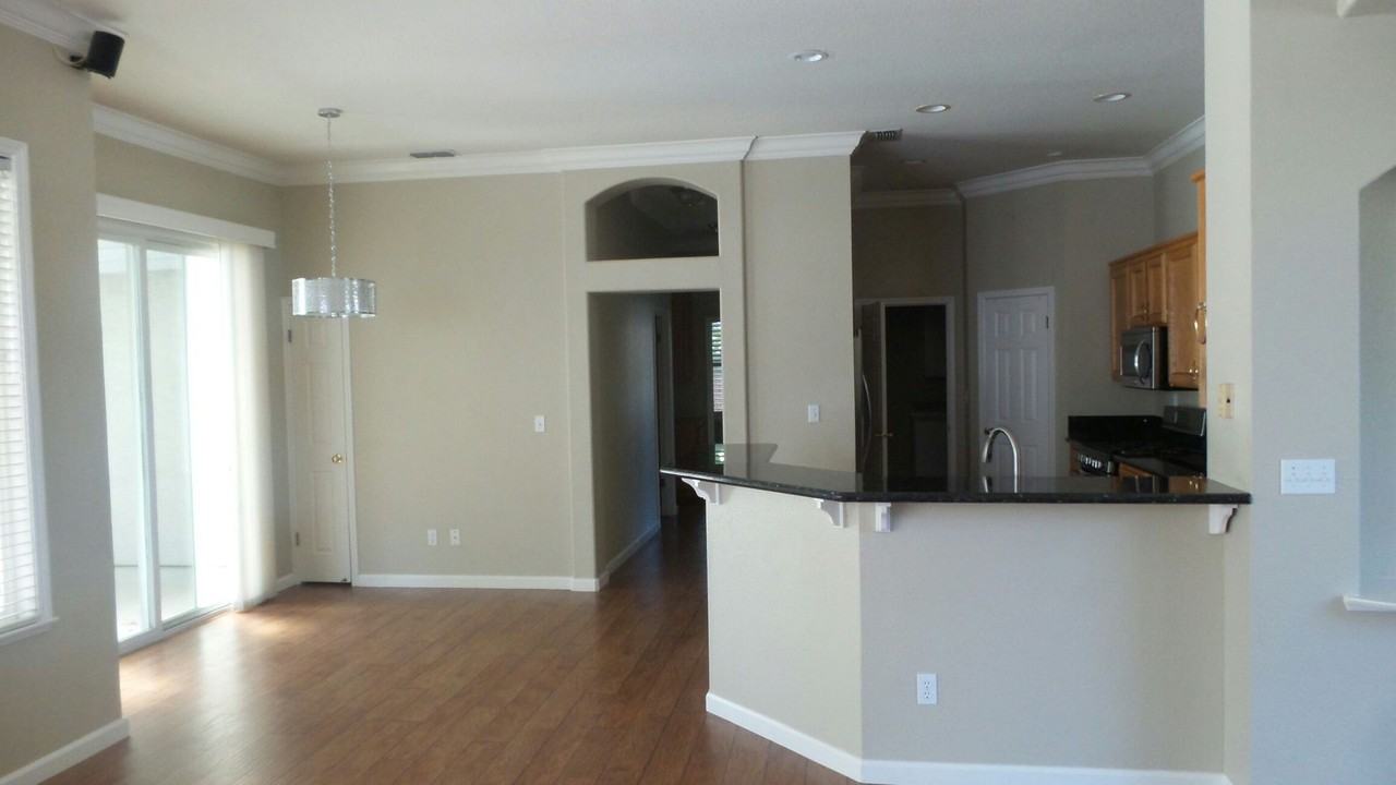 4412 Moreau Ct - Photo 4 of 12