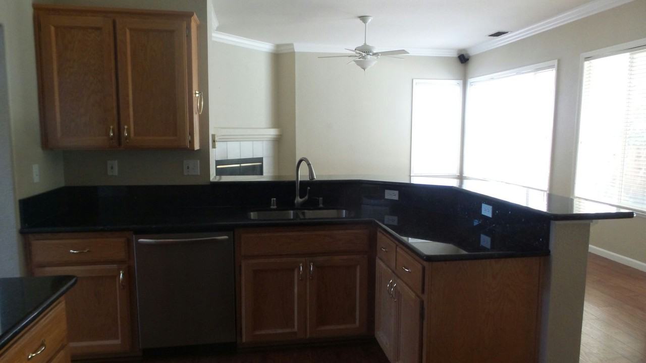 4412 Moreau Ct - Photo 7 of 12