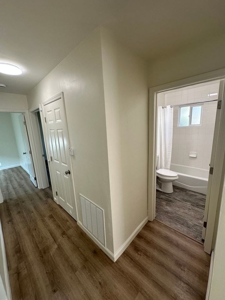 820 E Cypress St #B - Photo 6 of 14