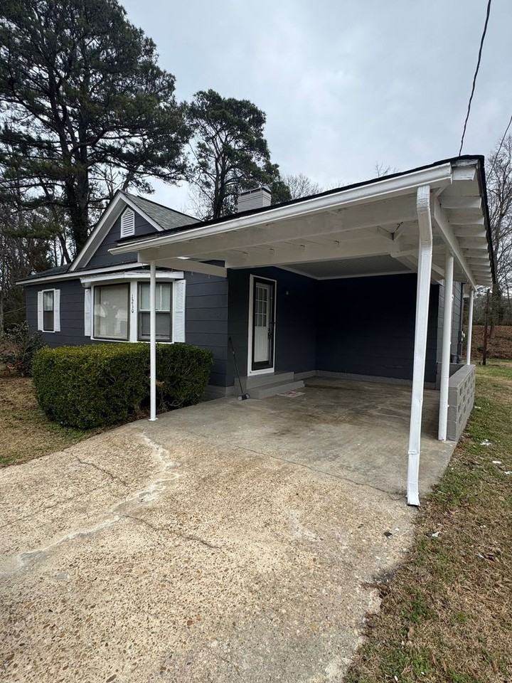 1210 2nd Ave - Photo 2 of 11