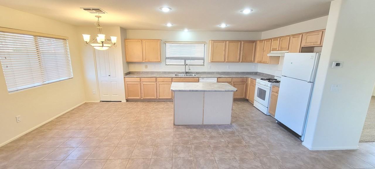 306 W Hereford Dr - Photo 5 of 29