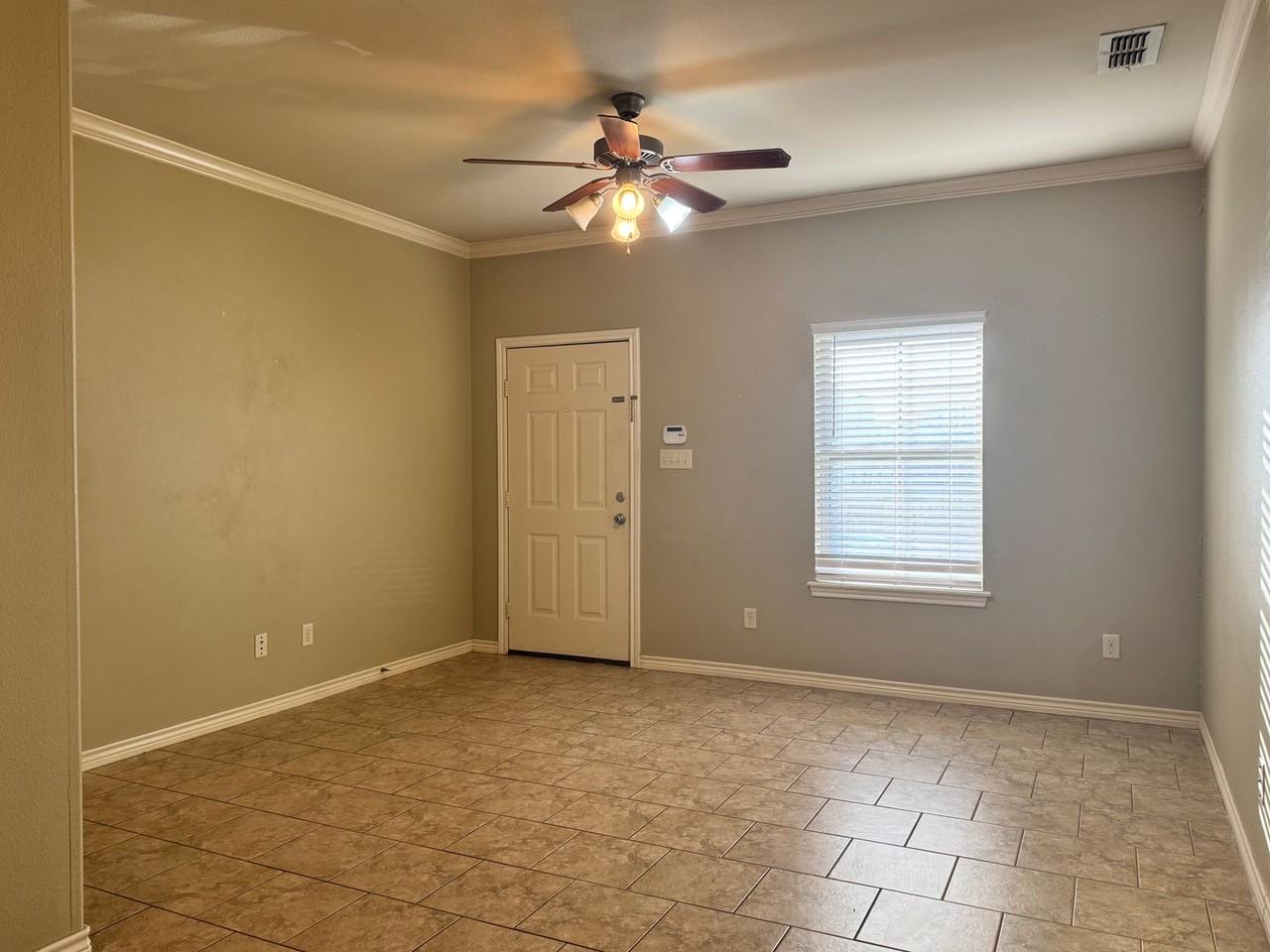 516 S Baxter Ave - Photo 4 of 19