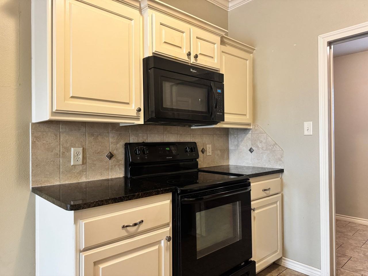 516 S Baxter Ave - Photo 5 of 19