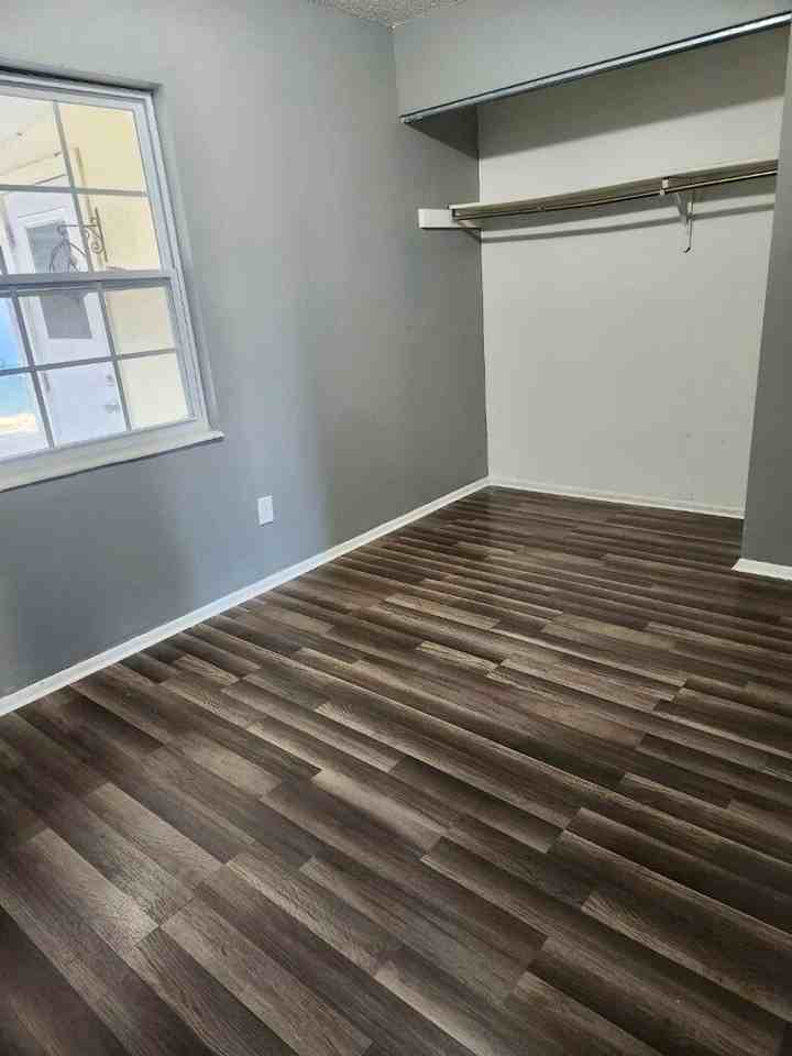 856 School St - Photo 4 of 5