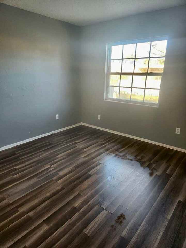 856 School St - Photo 5 of 5