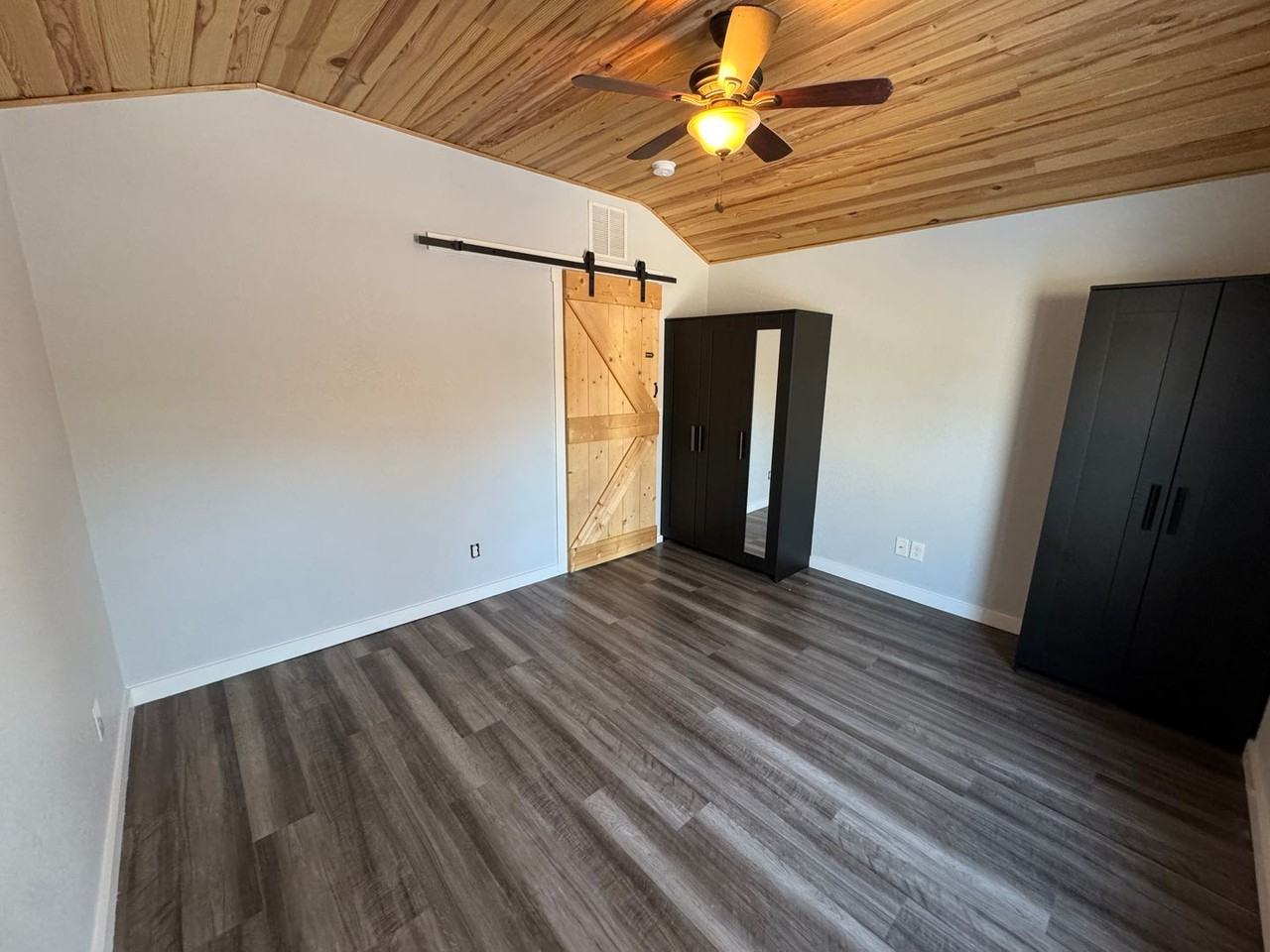 211 W Wright St - Photo 2 of 9