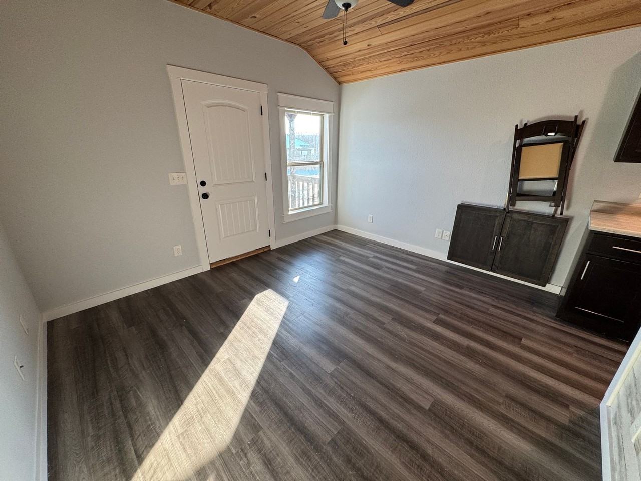 211 W Wright St - Photo 6 of 9