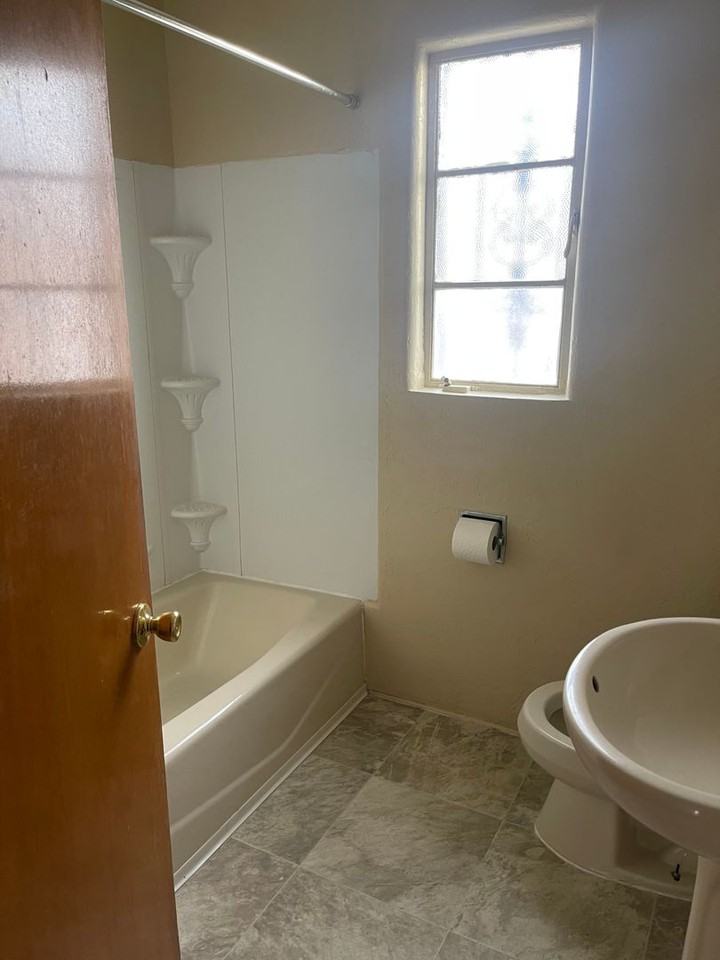 5216 Los Arboles Ave Ne - Photo 7 of 18