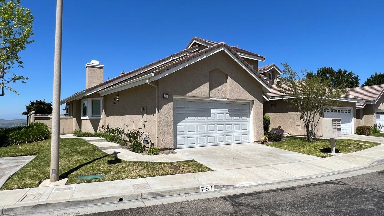 751 S Tourmaline Ct - Photo 3 of 30